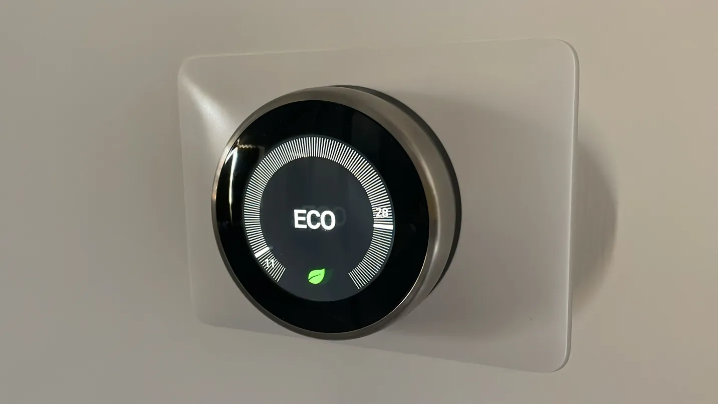Smart Thermostat with Energy Saving Eco Mode