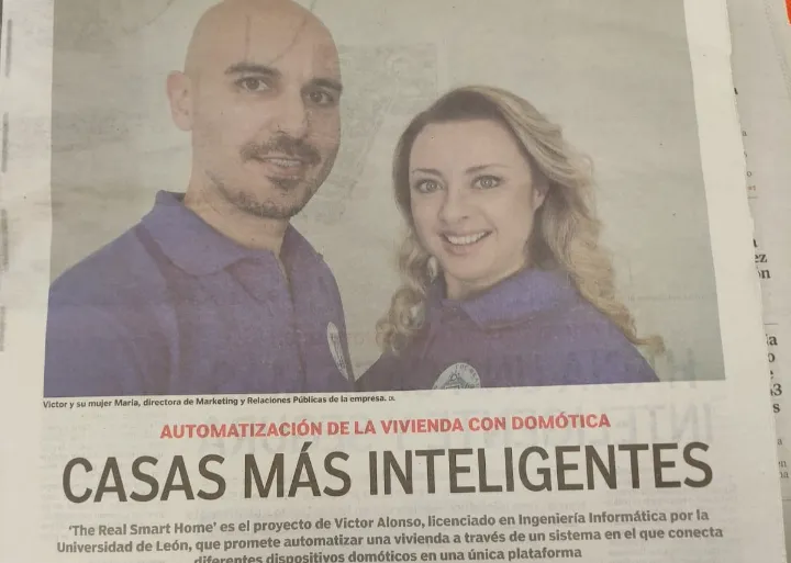 Victor y Maria Alonso, founders of The Real Smart Home, featured in newspaper article on home automation